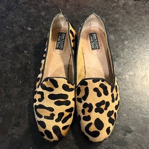 …me too Dyed Cow Hair Calf Leopard Print Loafer Memory Foam Girls Size 6.5 M